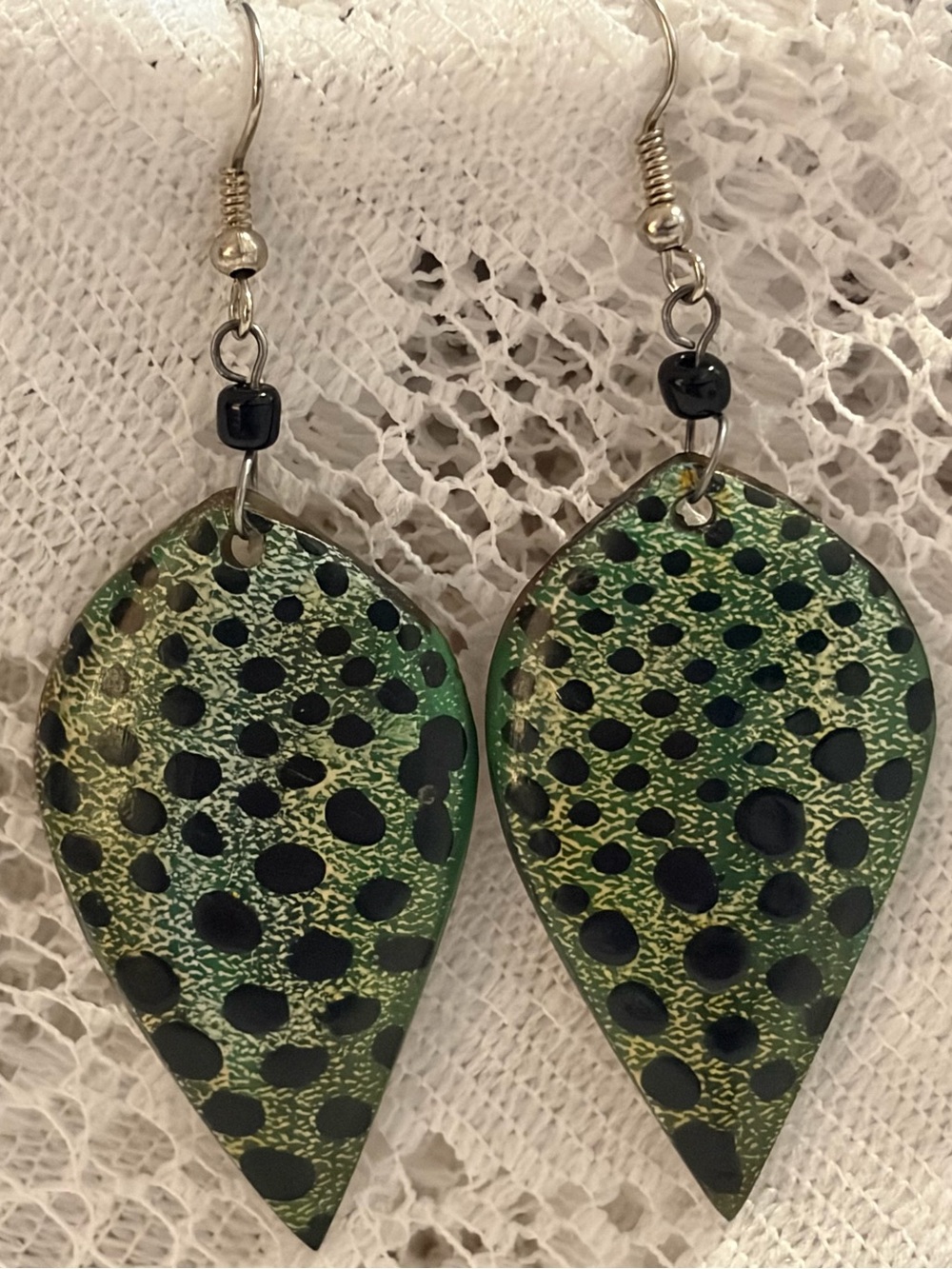 4/$20🌷 💚Green Teardrop Dangle Earrings with Black Spot Pattern🖤